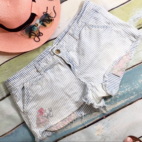 American Eagle Outfitters Pants - American Eagle Blue Striped Cotton Shorts size 14